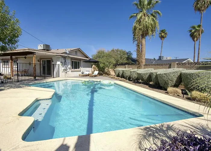 Old Town - Pool, Golf, And Fire Pit Holiday home